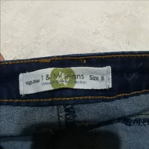 HIGH Rise Cuffed Short - Picture 5 of 10